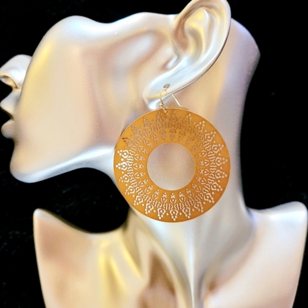 NWT Oversized Gold Filigree Cut-Out Moracaan Disc Earrings